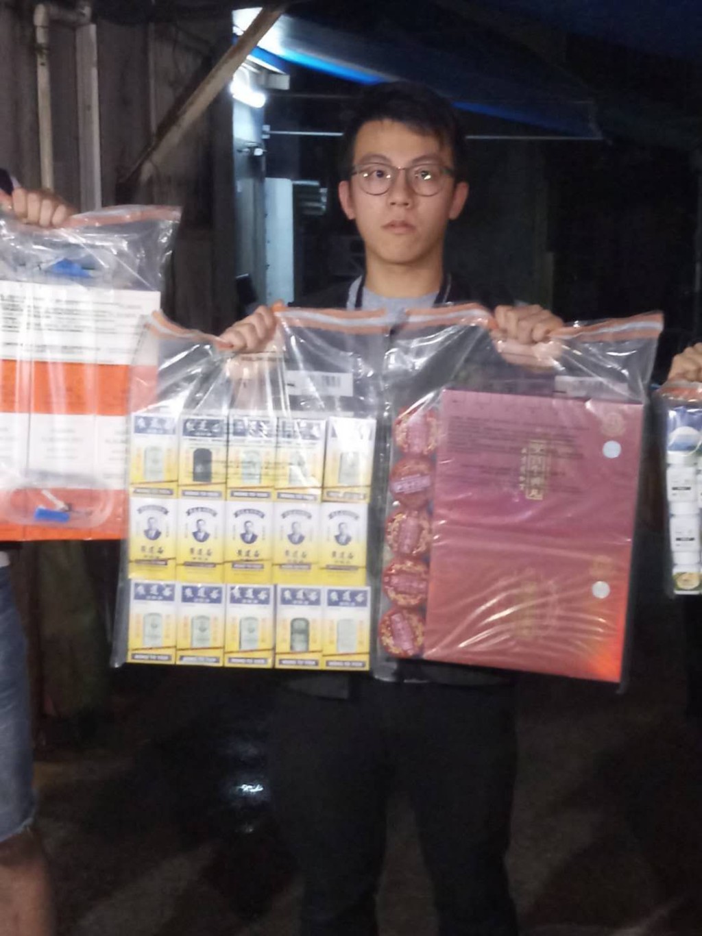 海关搜查7间药房及仓库检1000盒冒牌药物 