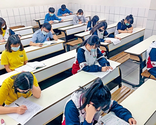 內地政府計畫發出十多個牌照，允許校外培訓機構提供校外輔導。