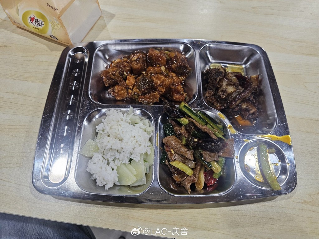 庞先生回比亚迪4S店一年吃了逾260次免费员工饭餐。
