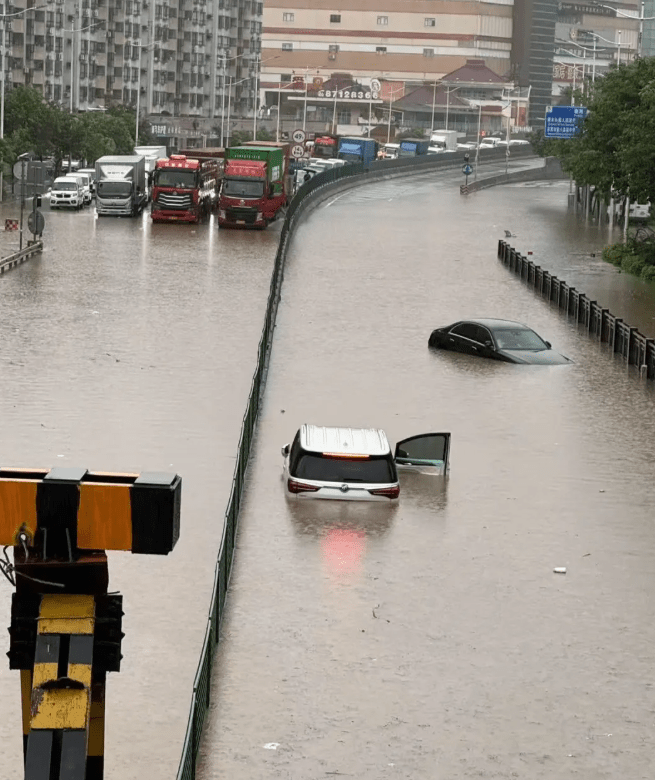 东莞暴雨引发严重水浸。家庭E生微信公众号