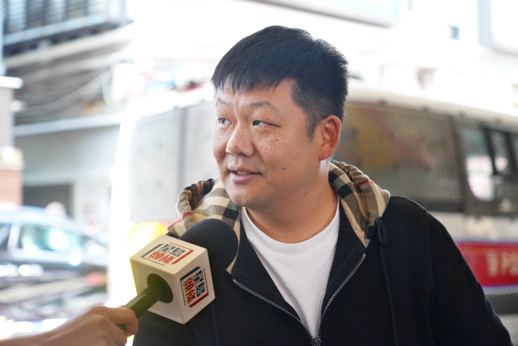 來自珠海的張先生則是第2次來港「打小人」。 來自珠海的張先生則是第2次來港「打小人」。