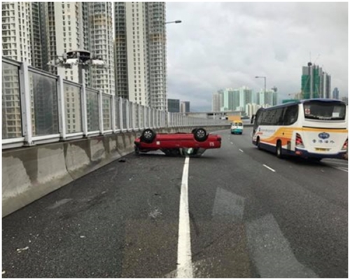 現場為昂船洲高架道路。香港突發事故報料區fb圖片