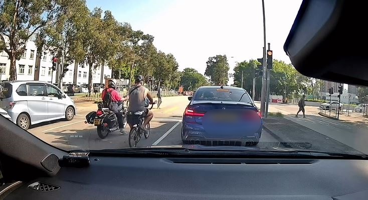 單車男又駛過另一部車。fb 車cam L（香港群組）TenderKangaroo5244影片截圖 