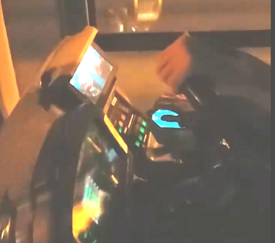 有車長懷疑行車期間用手機。交通突發報料區網民圖片Dick Lau‎