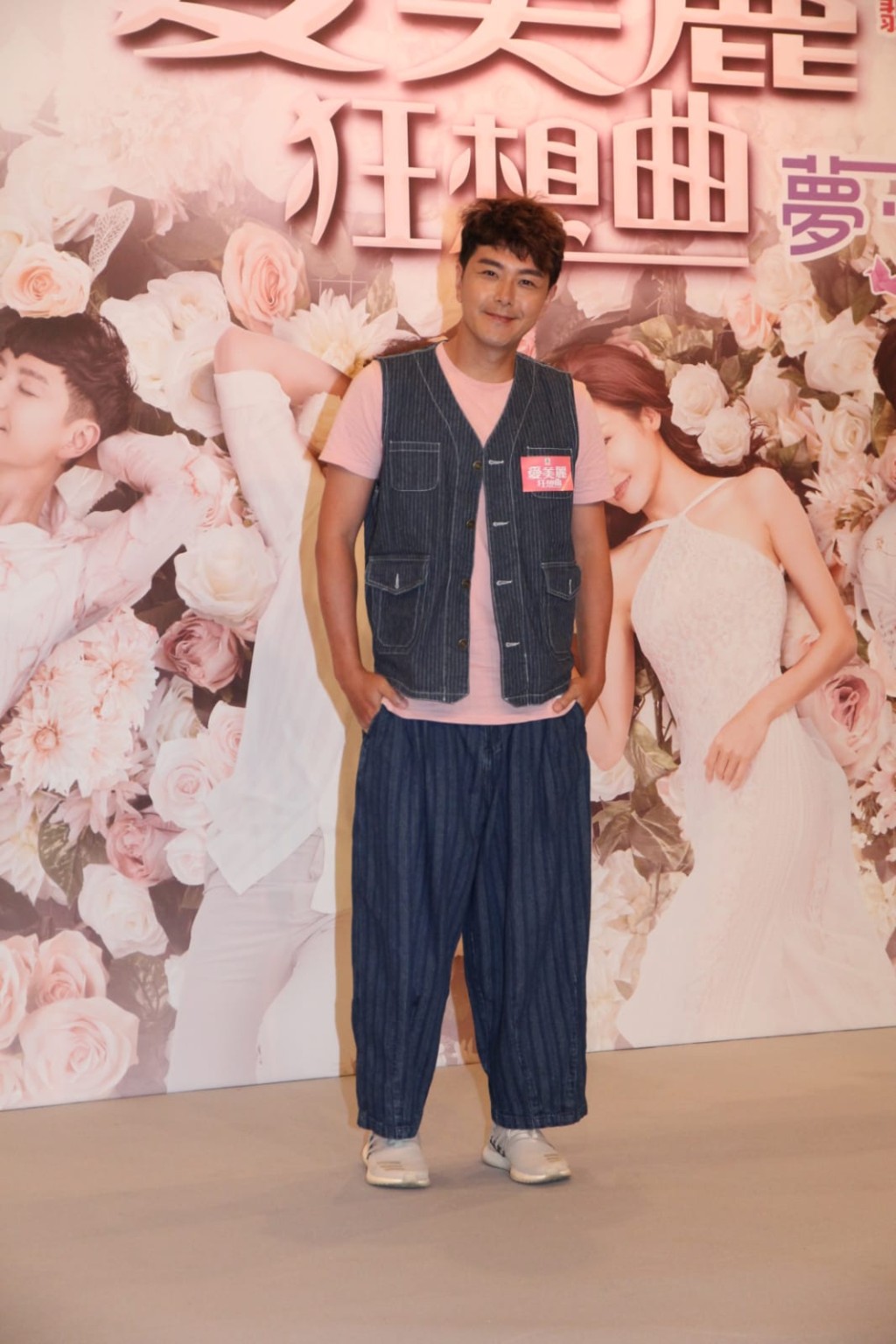 Edwin稱現時多了二人世界,但冇機會出埠「造人」。