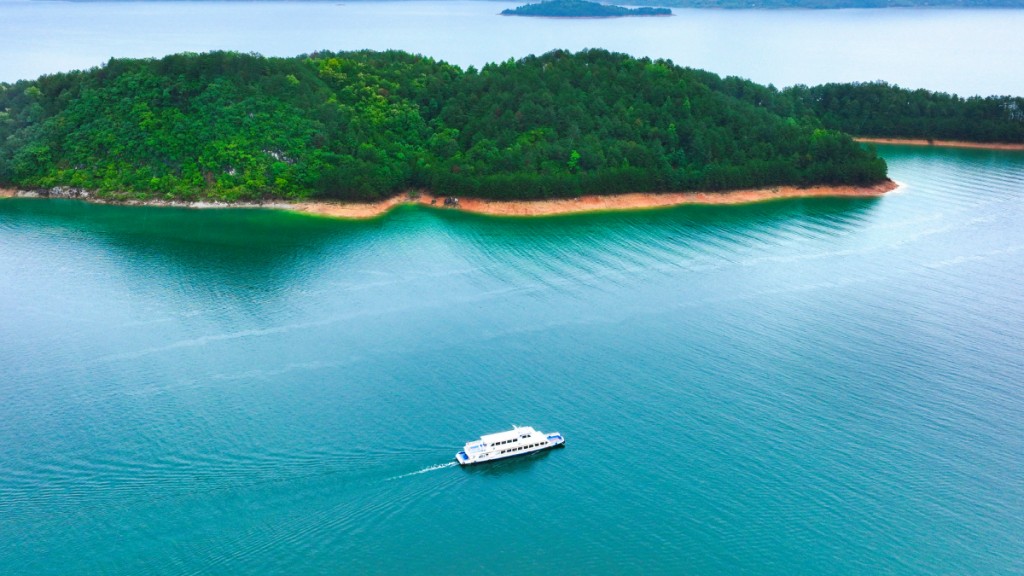 湖南資興市東江湖水域今日（5日）下午發生沉船事故。新華社資料圖片