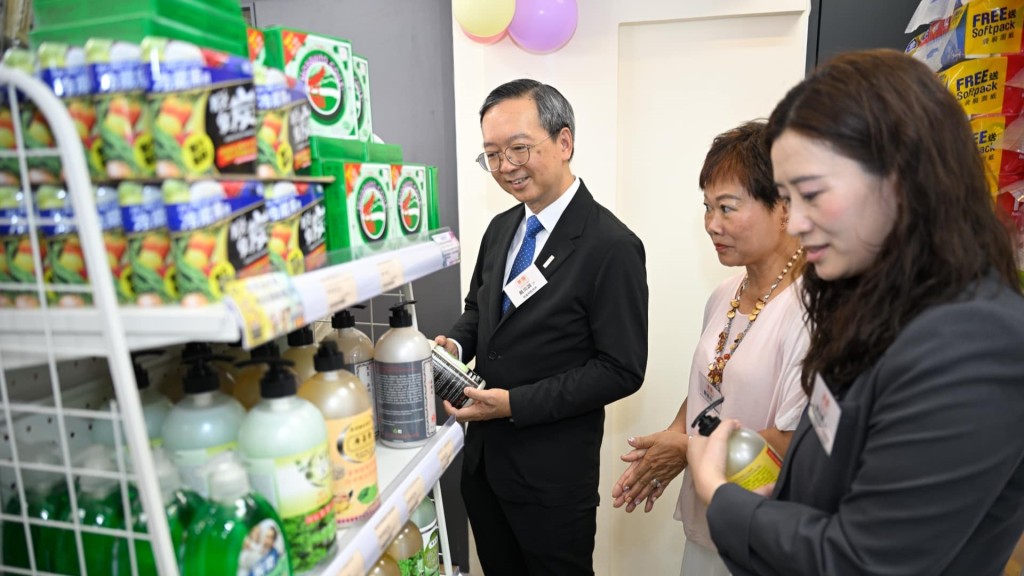 戴尚誠出席「家園便利店 - 雙魚薈分店」開幕禮。何永賢fb 