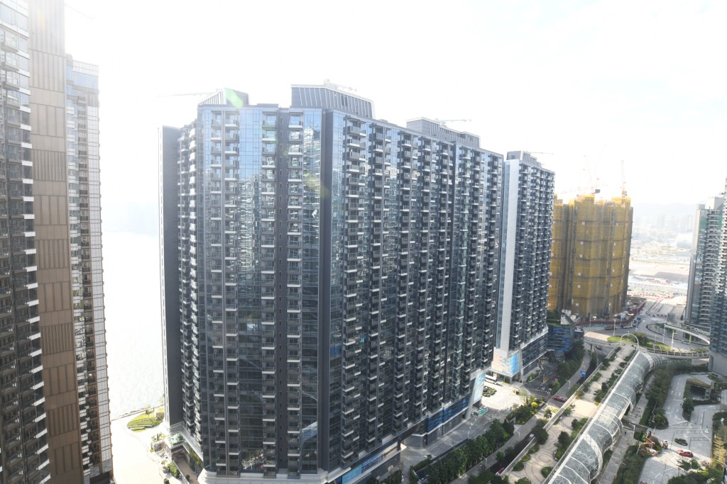 启德现楼DOUBLE COAST III，于周日招标13伙。