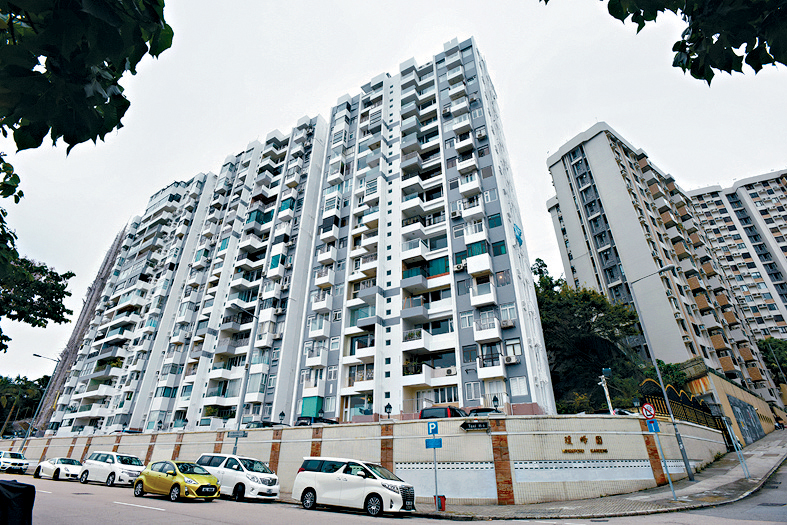 北角瓊峰園A座高層2室，面積約1313方呎，以每月6.3萬連車位租出。