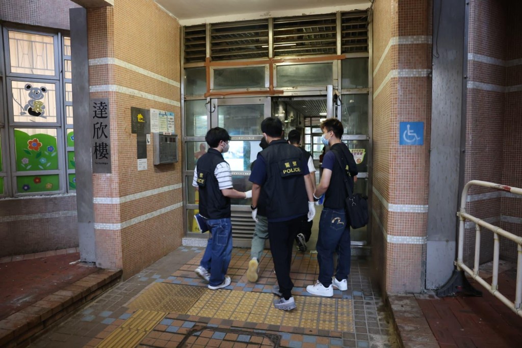 大批警员到场调查。