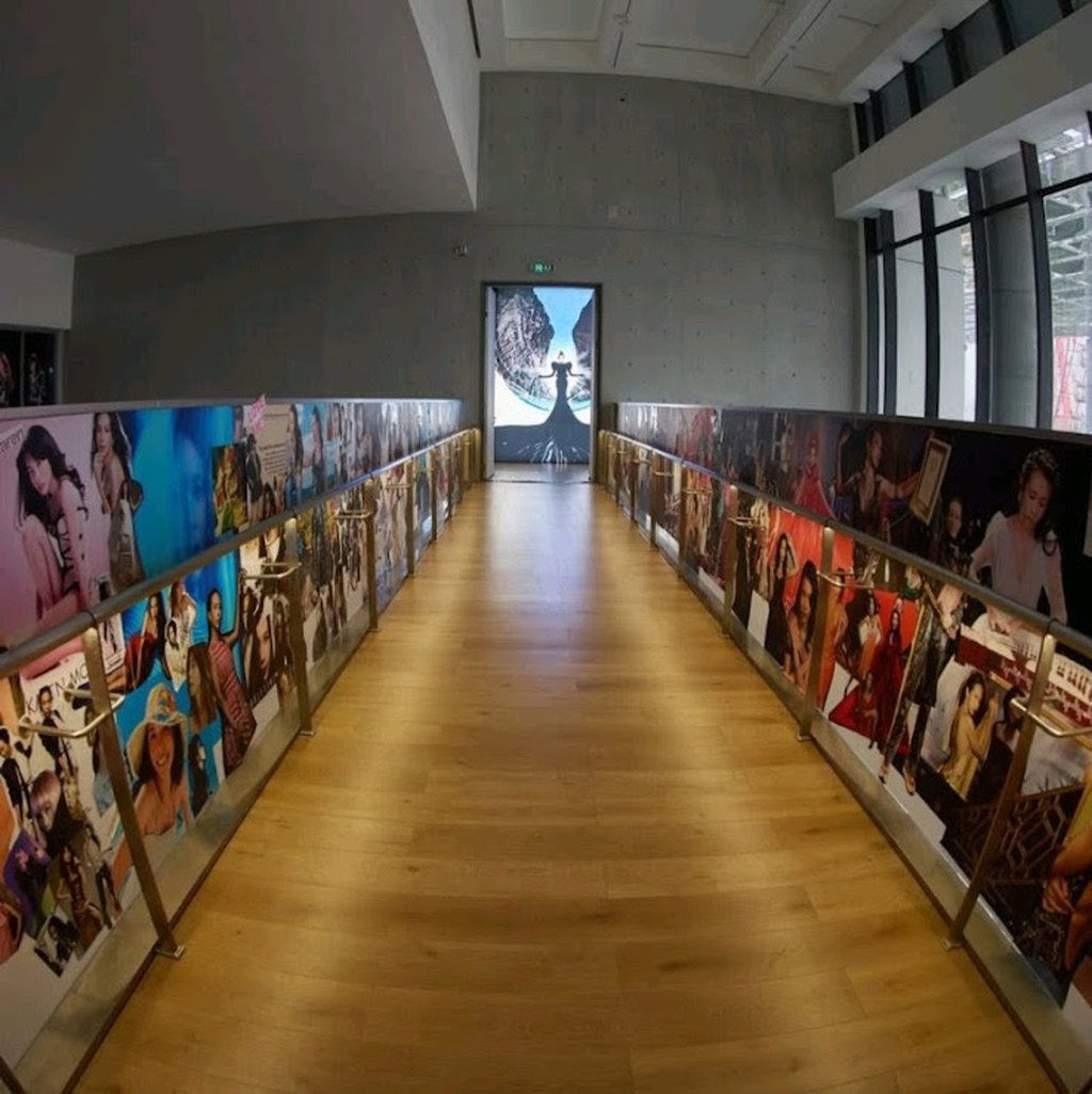 為紀念出道30周年,Karen亦自23年開始舉行巡迴個人展「莫后光年展」。 為紀念出道30周年,Karen亦自23年開始舉行巡迴個人展「莫后光年展」。