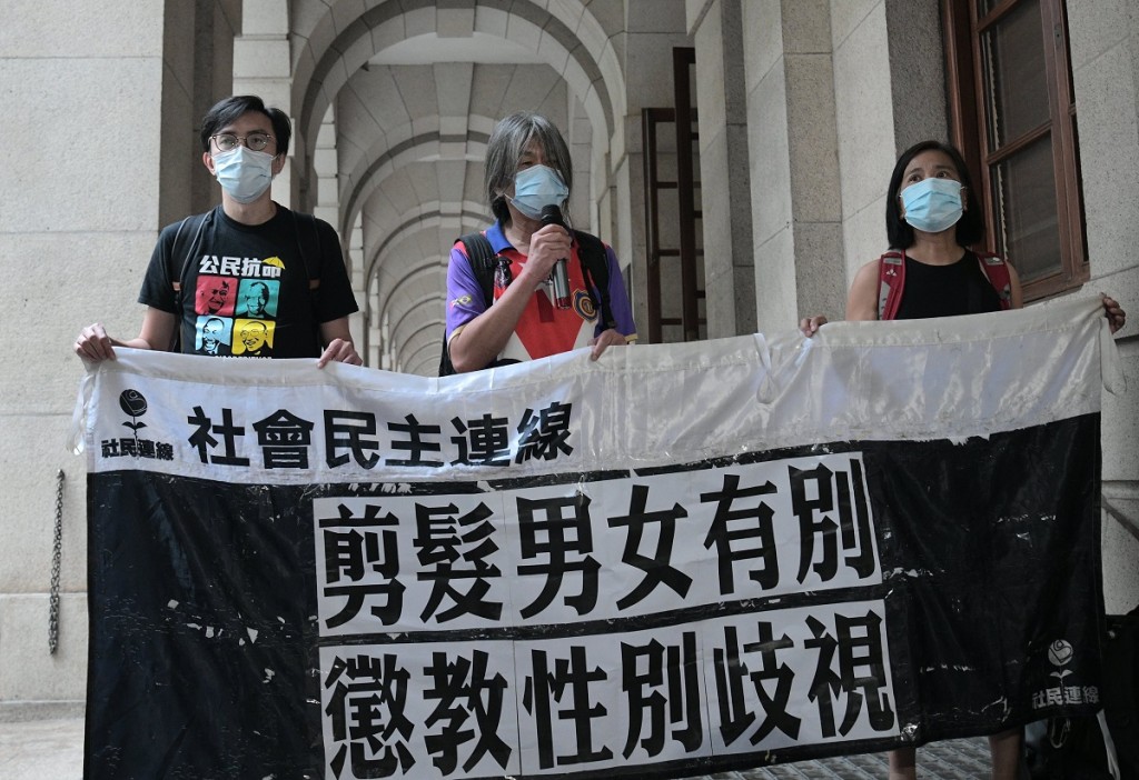 梁國雄就男囚犯被迫剪短髮上訴終審法院。