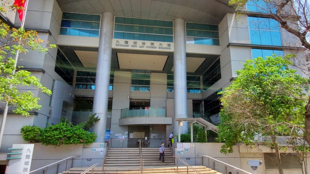 九龍城裁判法院等15個法庭增設了無線會議系統。