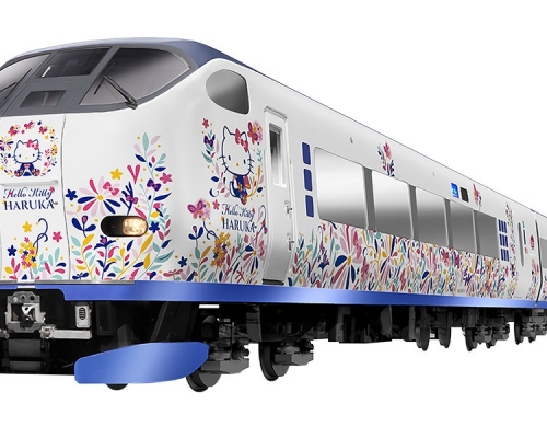 来往关西机场的「Hello Kitty彩绘列车」 网上图片