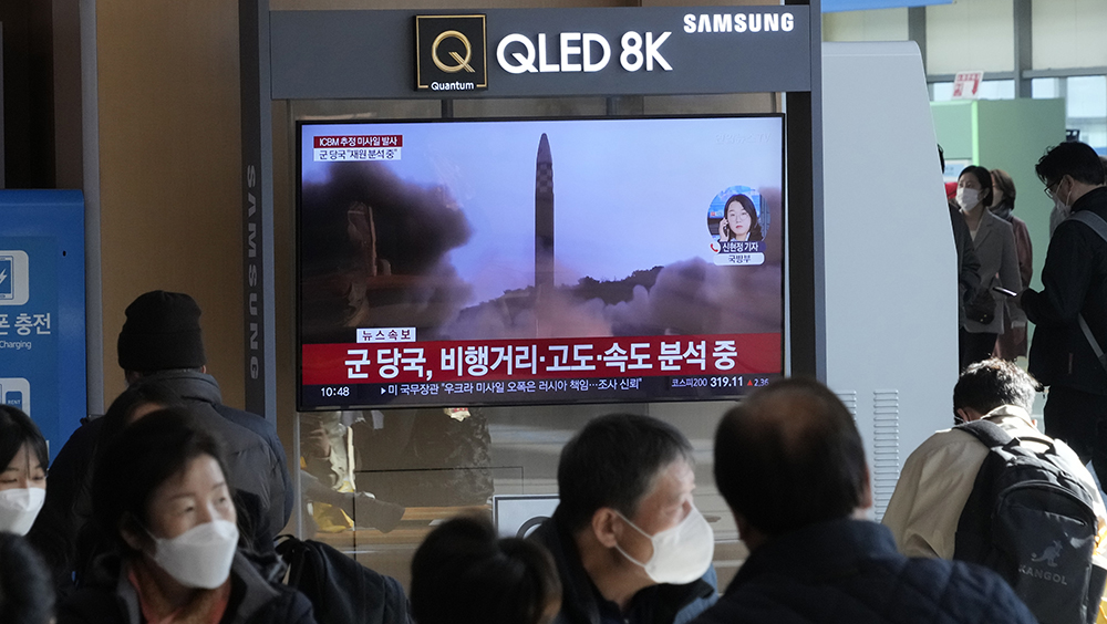 南韓及日本均指北韓連續兩天射彈,今(18) 日發射的疑為洲際彈道導彈。AP資料圖片
