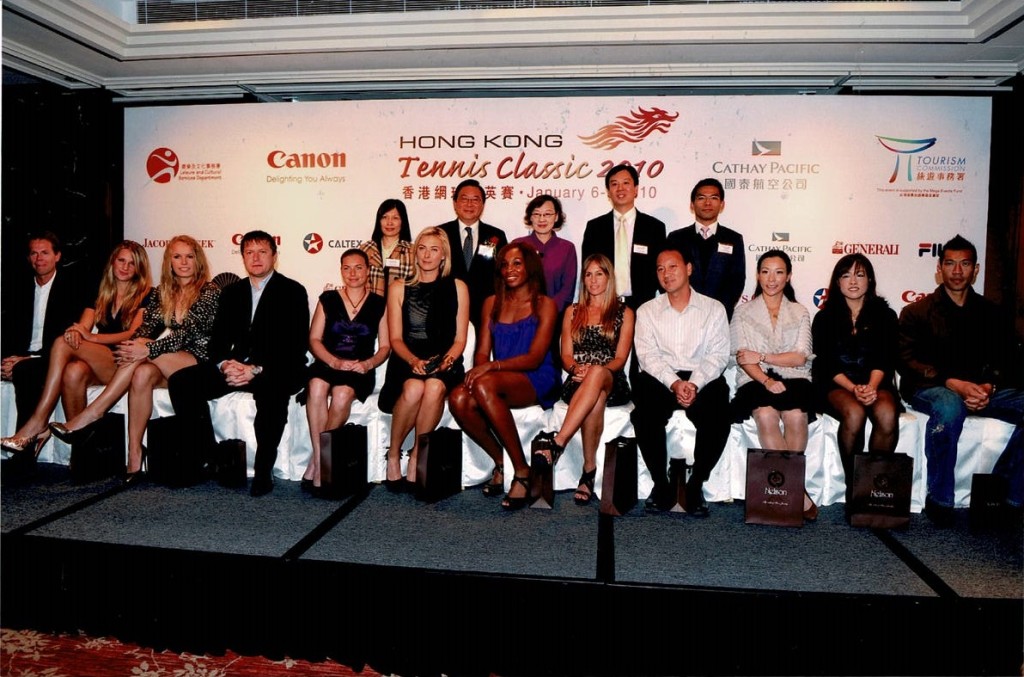 2010年，与网球精英合照。林健锋议办提供