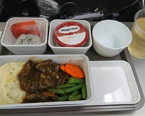 国泰推飞机餐。网图