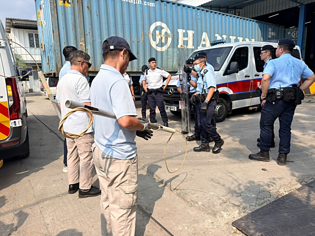 警方與漁護署聯合行動。梁國峰攝 警方與漁護署聯合行動。梁國峰攝