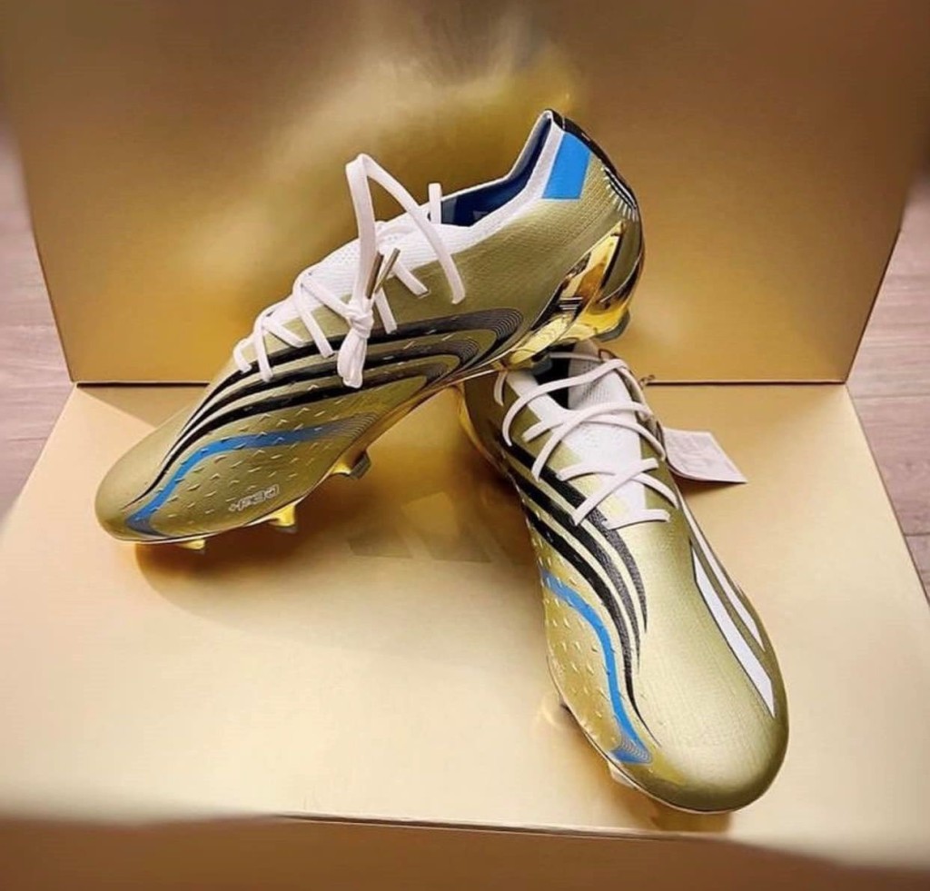 美斯世杯黄金战靴的设计意念，源自他○六年首次出战世界杯的球靴款色。网上图片