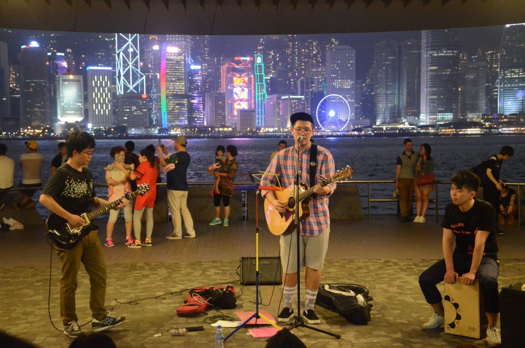 出道初期,阿峰經常在街頭Busking。