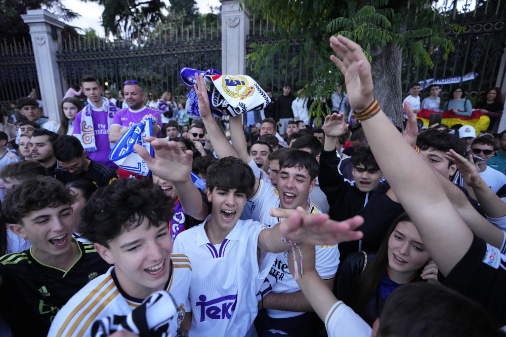 皇家马德里球迷上街庆祝。AP