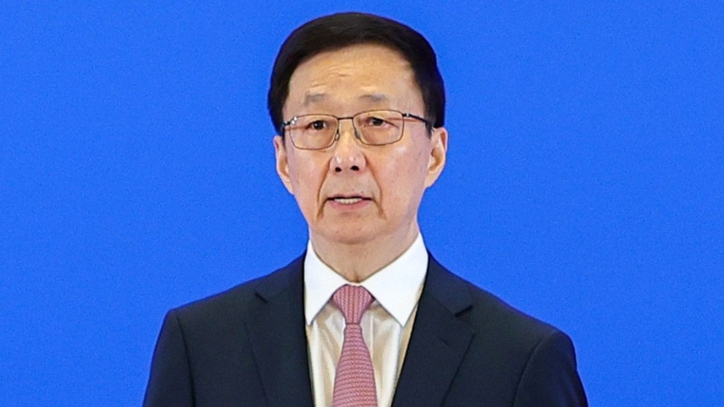 国家副主席韩正在圣彼得堡会见俄罗斯总统普京。