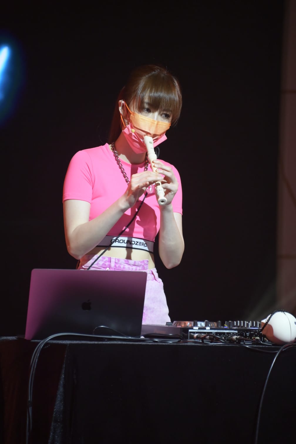 「178」在才艺表演中，表演吹牧童笛、打碟及跳舞火龙。