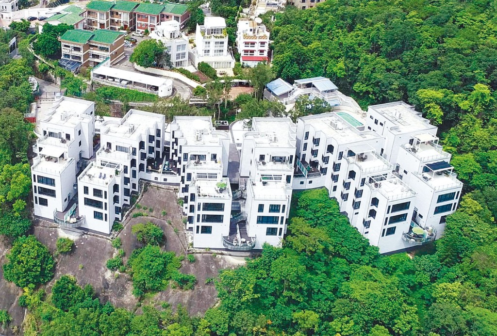 恒隆地产向美国领事馆购入的南区寿山村道三十七号项目，获屋宇署批建五幢洋房。