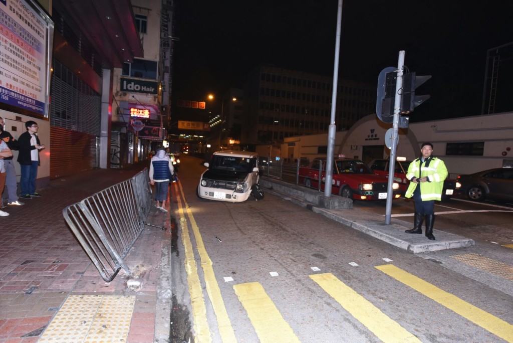 車上有酒氣男子辯稱「司機」撞車後離去,訛稱自己只是乘客。