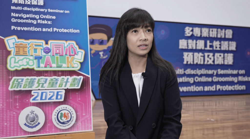 警務處刑事支援科警司陳仲欣表示,今次研討會首度引用一個潛在加害者角度出發的問卷調查及過來人自白,分析兒童面對網上性誘識風險。 警務處刑事支援科警司陳仲欣表示,今次研討會首度引用一個潛在加害者角度出發的問卷調查及過來人自白,分析兒童面對網上性誘識風險。