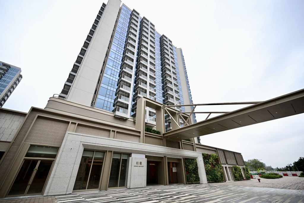 元朗柏珑系列昨天单日连沽3伙，套现超过2600万。