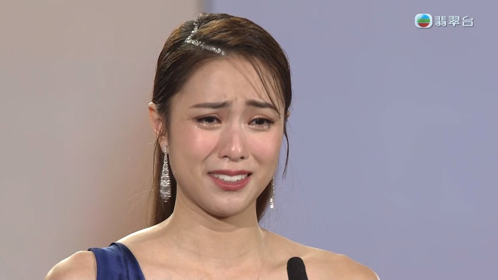 刘颖镟全程在哭。
