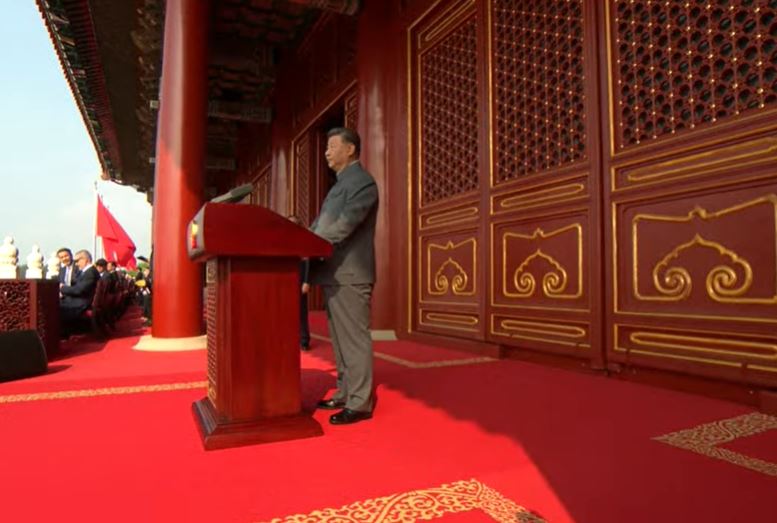 習近平天安門城樓發表講話。央視截圖 習近平天安門城樓發表講話。央視截圖
