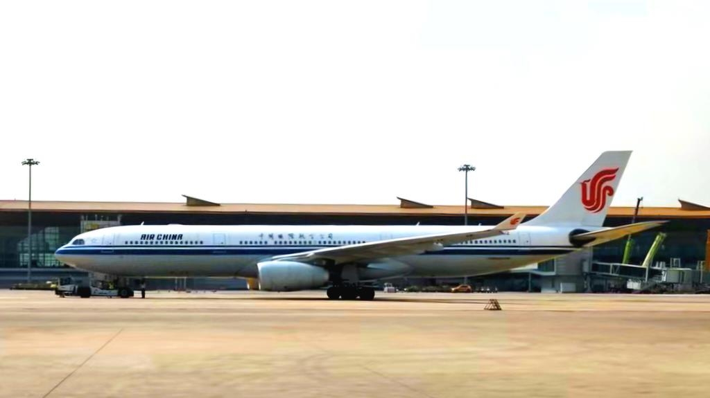 鄭麗文一行結束大陸參訪,中午搭機離京返台。 中時 鄭麗文一行結束大陸參訪,中午搭機離京返台。 中時