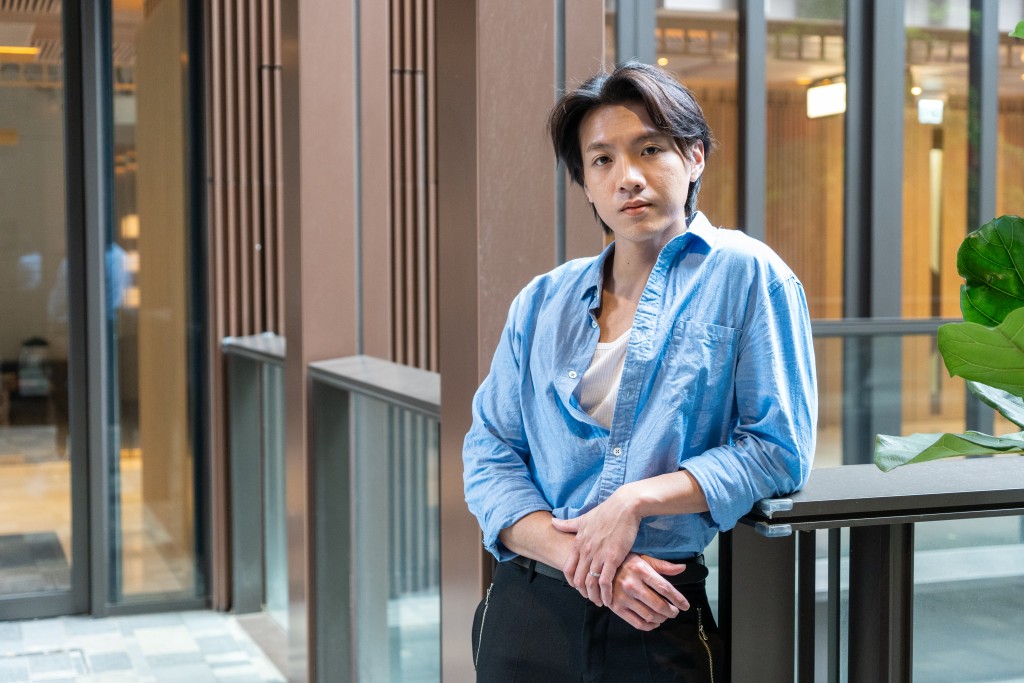 唱作歌手兼中學數學老師黃力臻（力臻）（圖片來源：《親子王》）