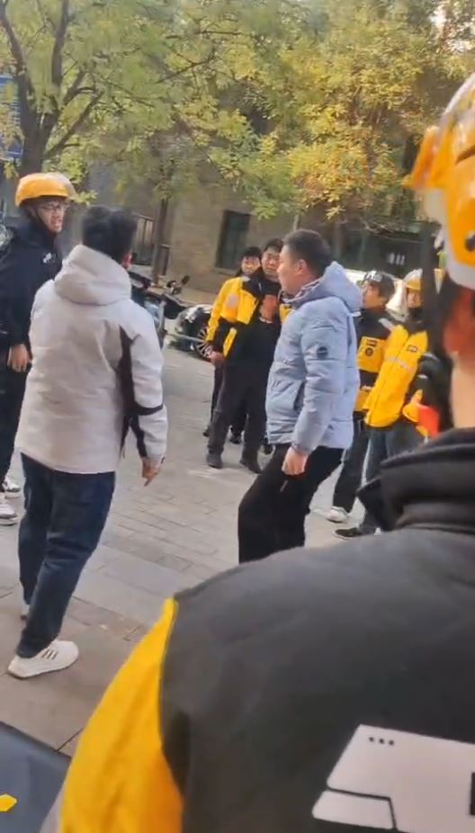 石家莊有美團車手與站長爭執，用刀刺傷二人。