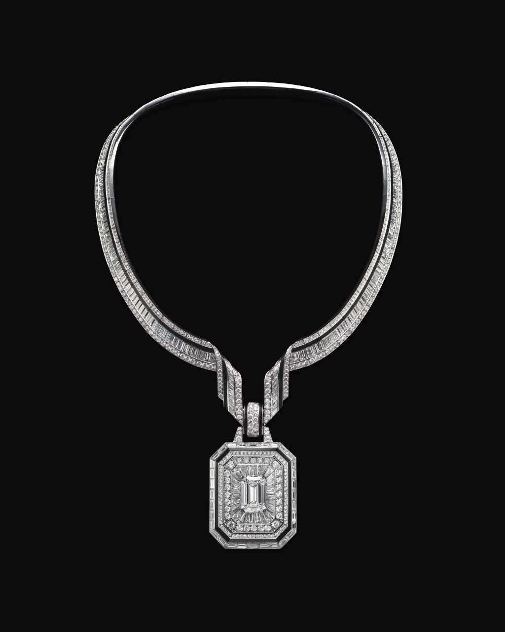 Boucheron全新Histoire de Style系列「Nom:Boucheron Prénom:Frédéric」The Address項鏈的焦點祖母綠形切 割巨鑽，重達10.01卡。