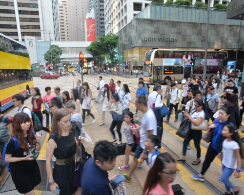 調查指每7位港人便有1個百萬富翁。