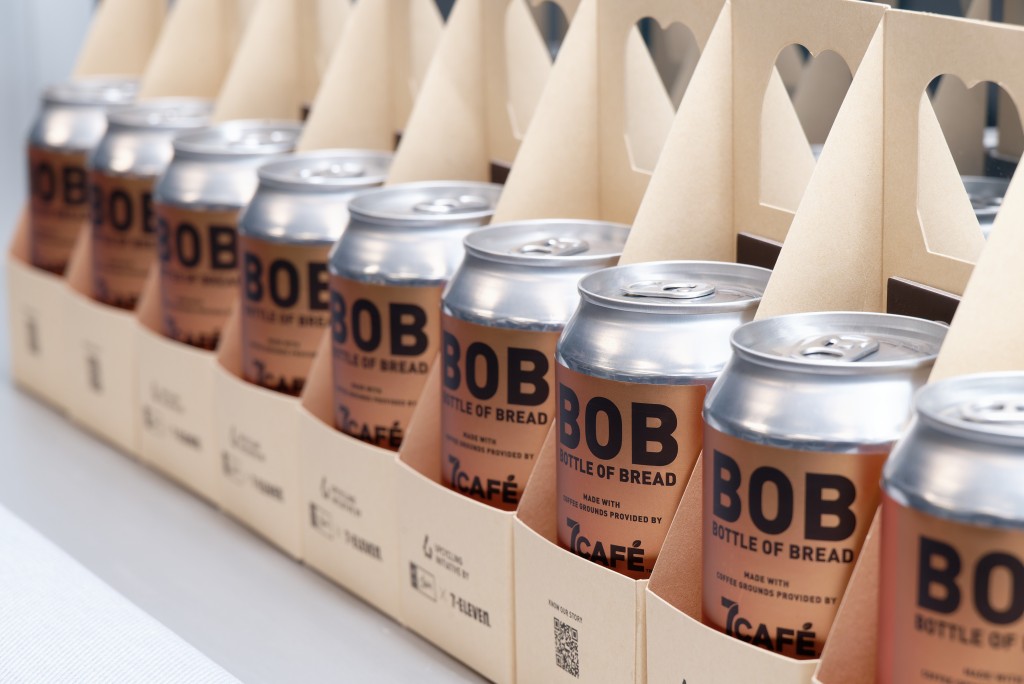 美心利用7CAFÉ的咖啡渣釀製全新罐裝BOB 「咖啡啤」，希望進一步推廣循環經濟理念。