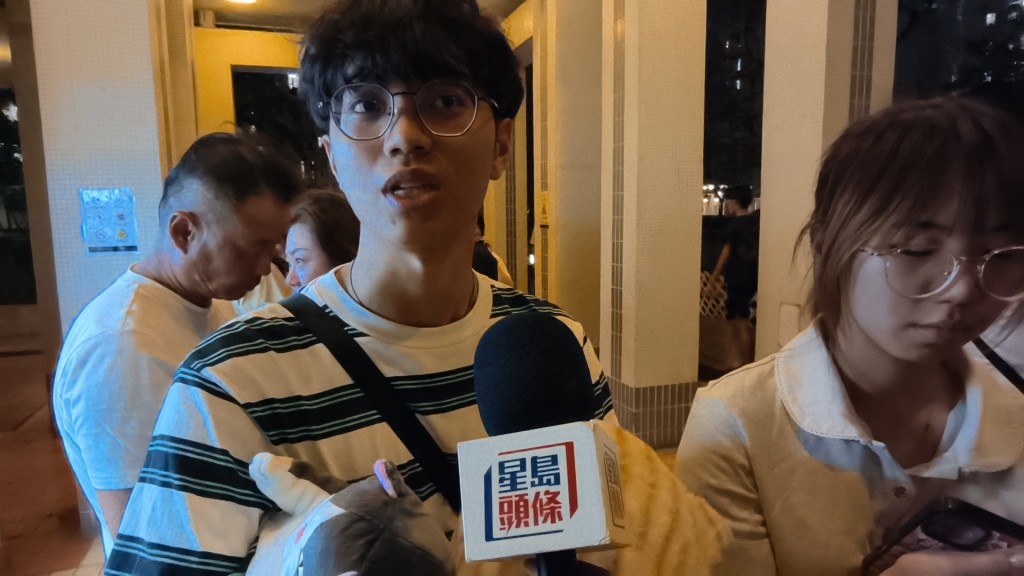 居民Jeremy考慮行樓梯返回40樓的寓所。