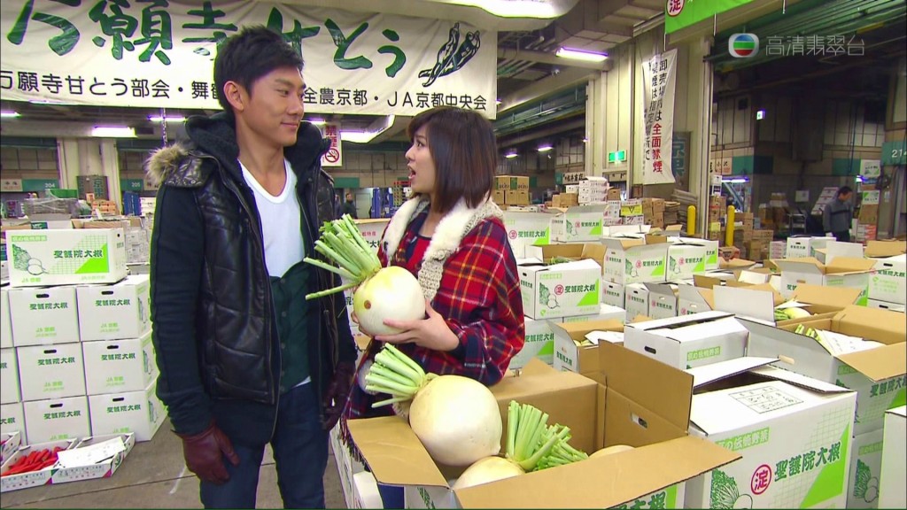 2011年與林溥來拍旅遊節目《勁食日本一》而撻着。
