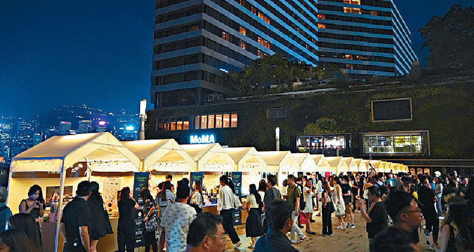 ■夜市昨晚正式開幕，唔少市民早早到場，真係好熱鬧！
