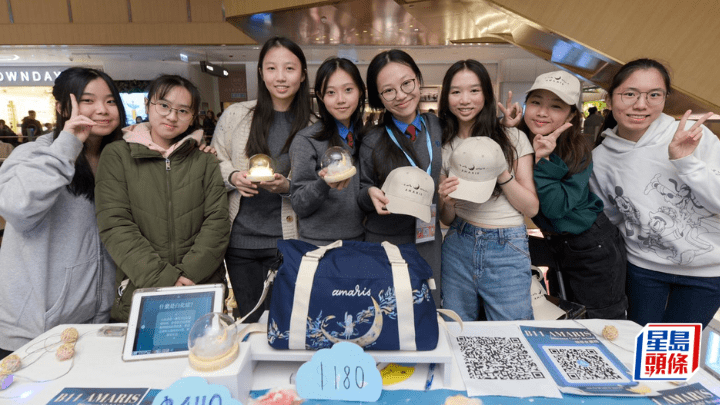 女拔學生製作手提旅行袋、小夜燈等產品和影片,冀喚醒大眾對罕見病的關注。JAHK提供