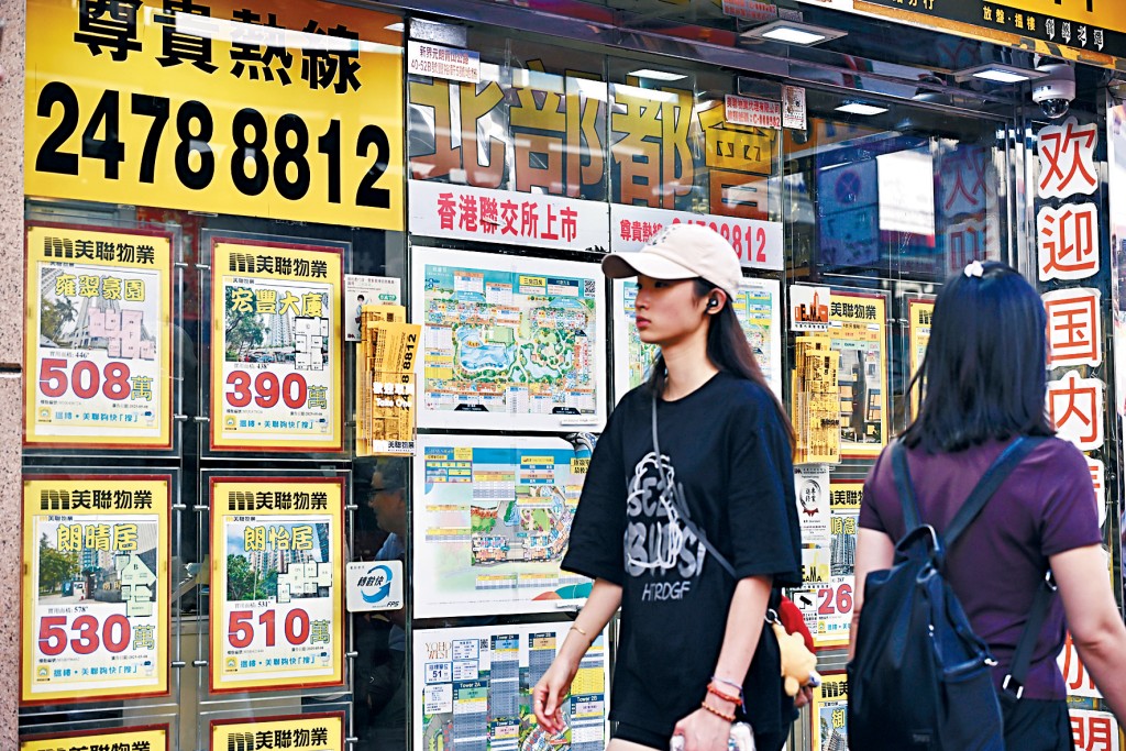 美聯數據顯示，內地客買家買樓個案按月增逾17%至1304宗。