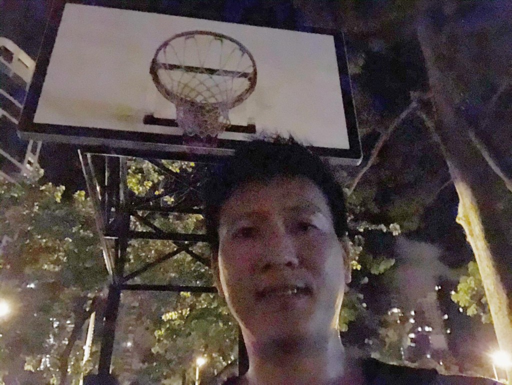 劉嘉豪今晨四時已趕赴籃球場打球。相片由受訪者提供