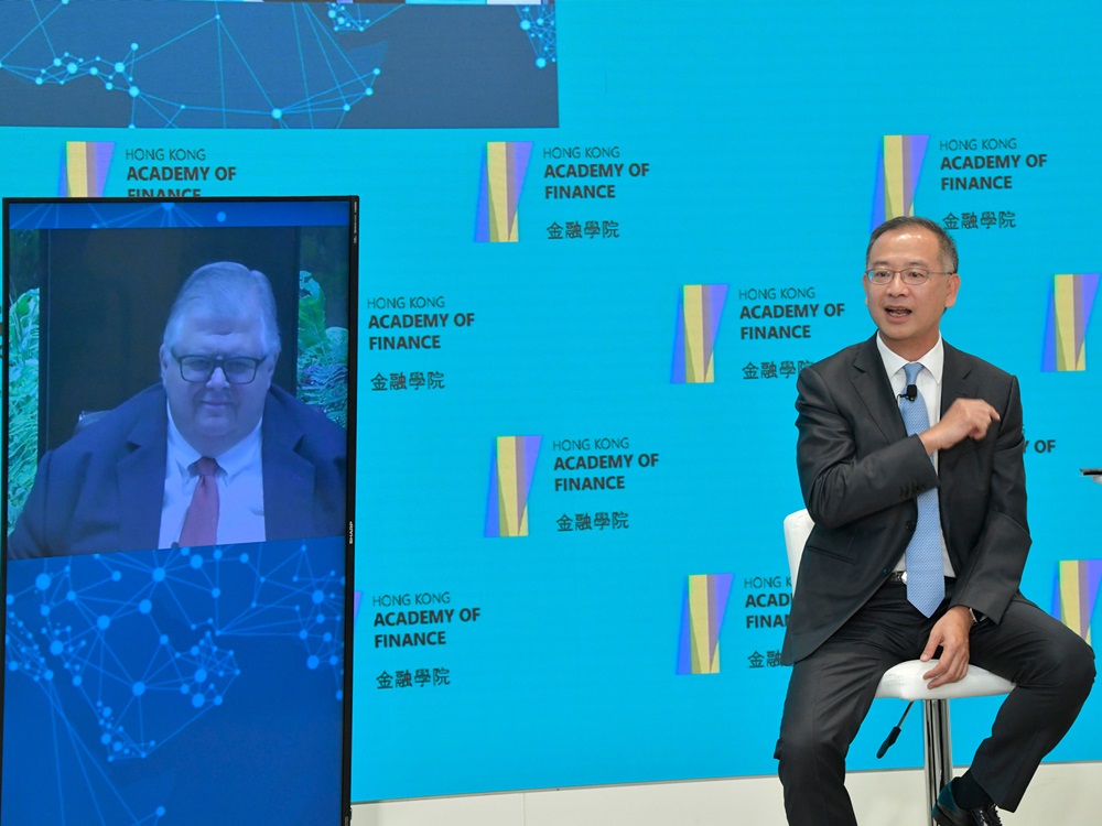 國際結算銀行總經理Agustín Carstens與香港金融管理局總裁余偉文。