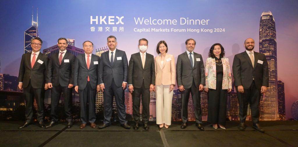 上周沙特證券交易所和香港交易所共同舉辦「資本市場論壇」，陳茂波在論壇的歡迎晚宴上合照。