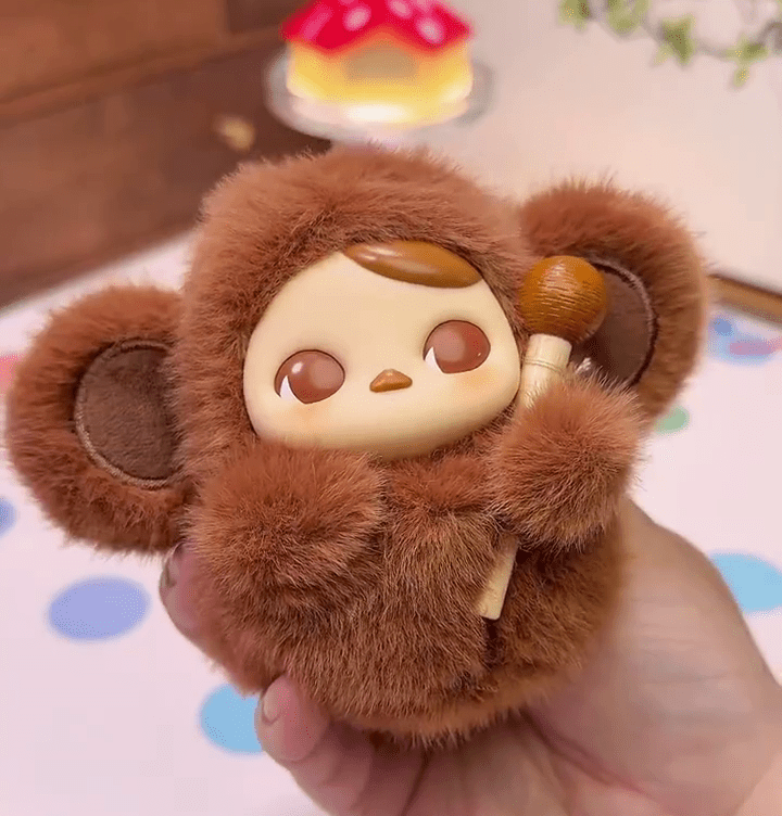 網友開箱「PUCKY敲敲系列」軟膠毛公仔掛件。