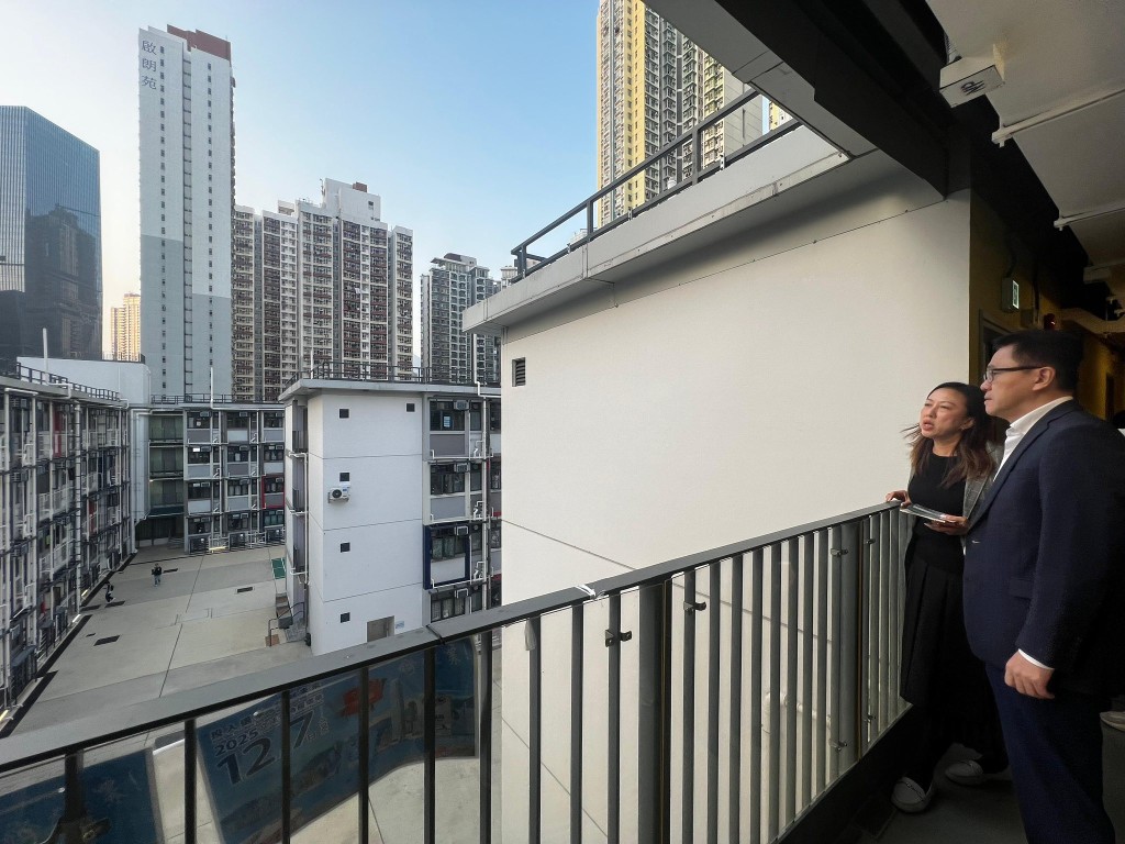 孫東今日到訪「啟德・東寓」，聽取營運機構東華三院介紹最新入住情況。創新科技及工業局FB