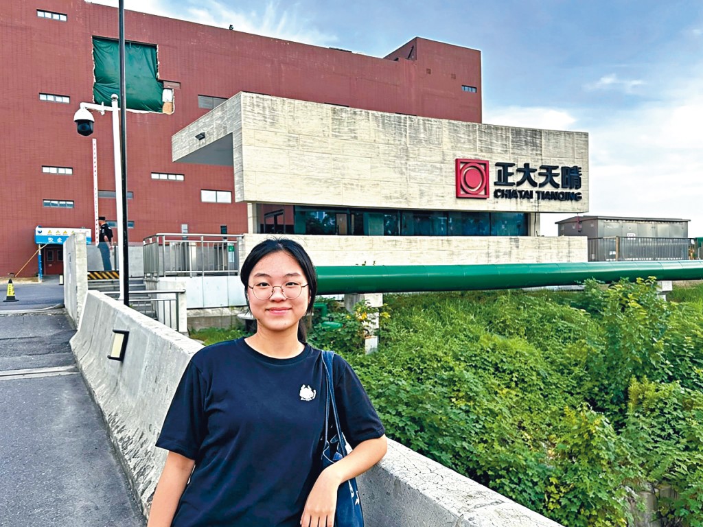 容雅芝同樣通過「民青局企業內地與海外暑期實習計劃」遠赴南京，在中國生物製藥有限公司參與前線生物藥研發。